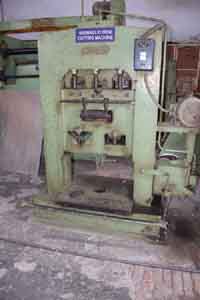 हाइड्रोलिक आयरन काटने की मशीन की छवि